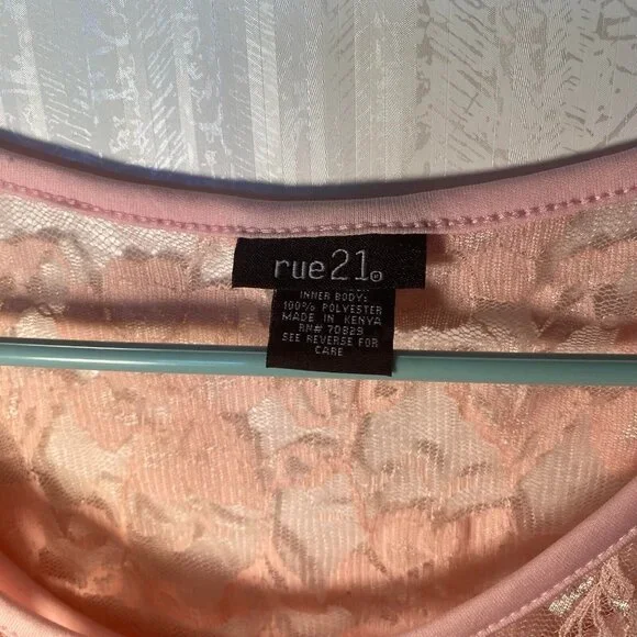 Rue 21 Double Layer Pink Lace Top Size Large - Picture 5 of 9